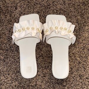 Chic White Pearl-Embellished Women's Sandals
